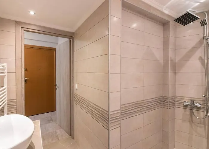 Апартаменты Spacious Apartment, 2 Bedrooms *