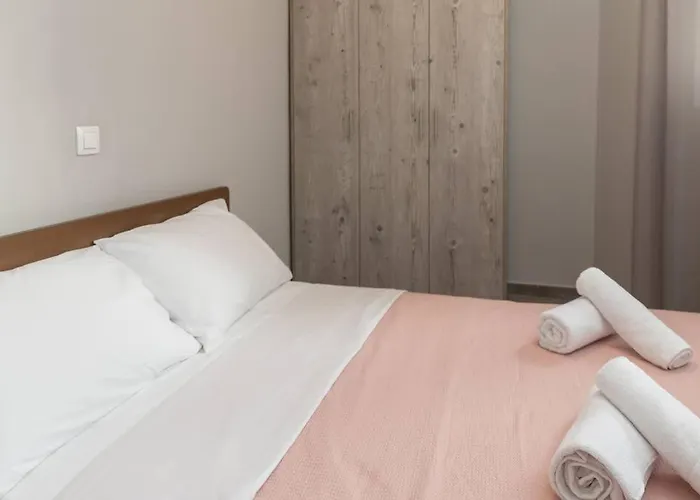 アパート Spacious Apartment, 2 Bedrooms テッサロニキ