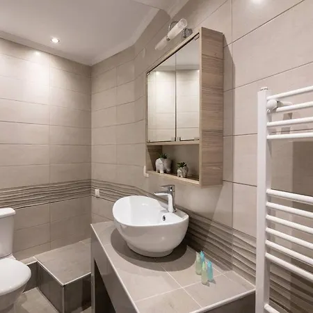 Spacious Apartment, 2 Bedrooms Daire *